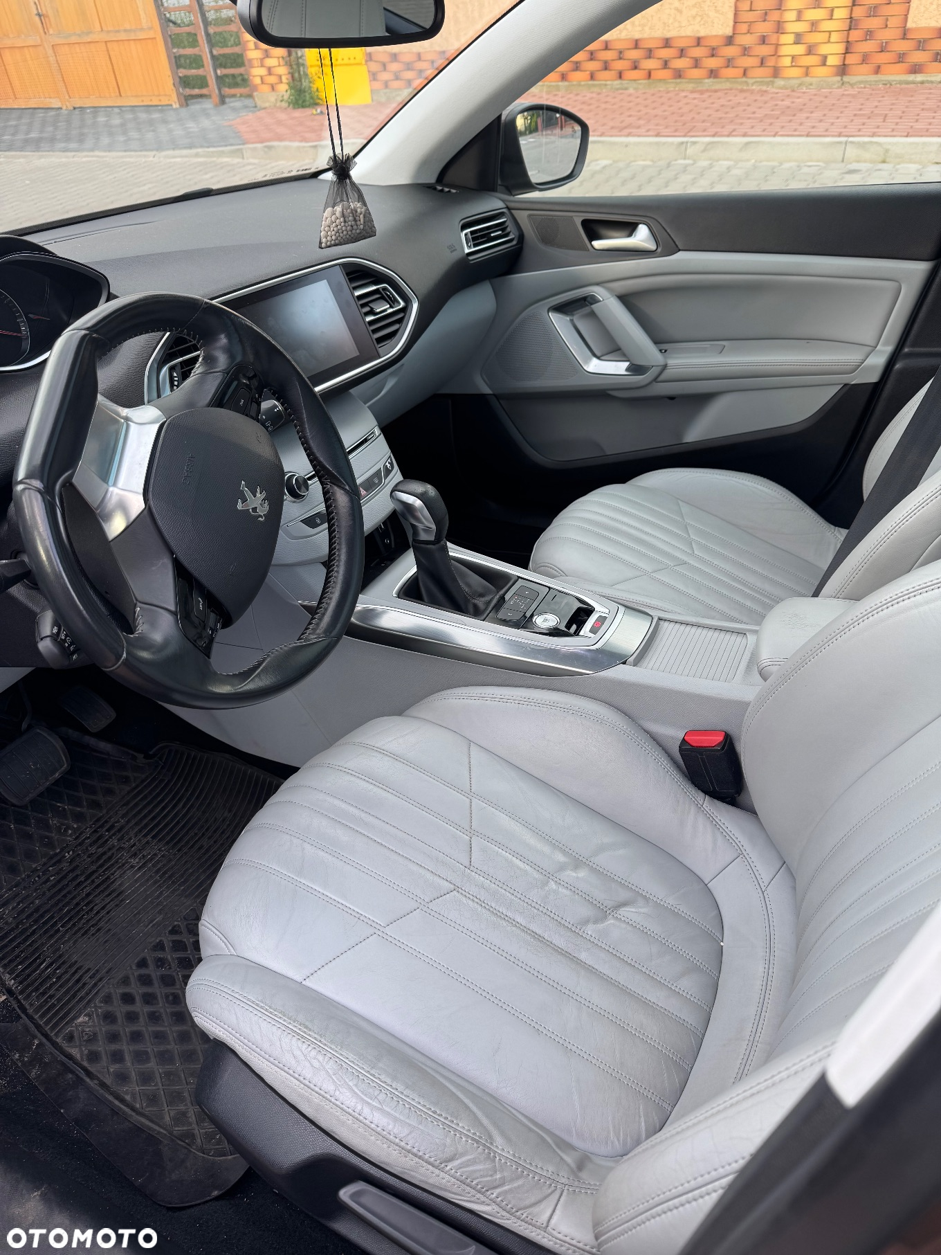 Peugeot 308 SW PureTech 130 GPF EAT8 Stop & Start Allure Business-Paket - 22