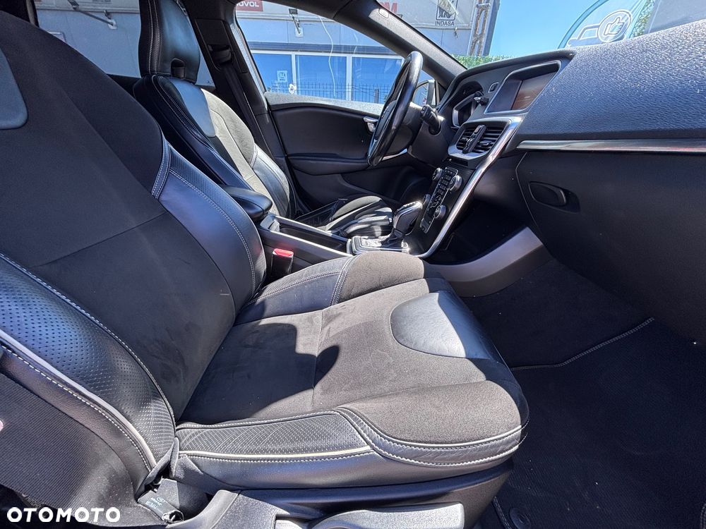 Volvo V40 D3 Geartronic RDesign - 23