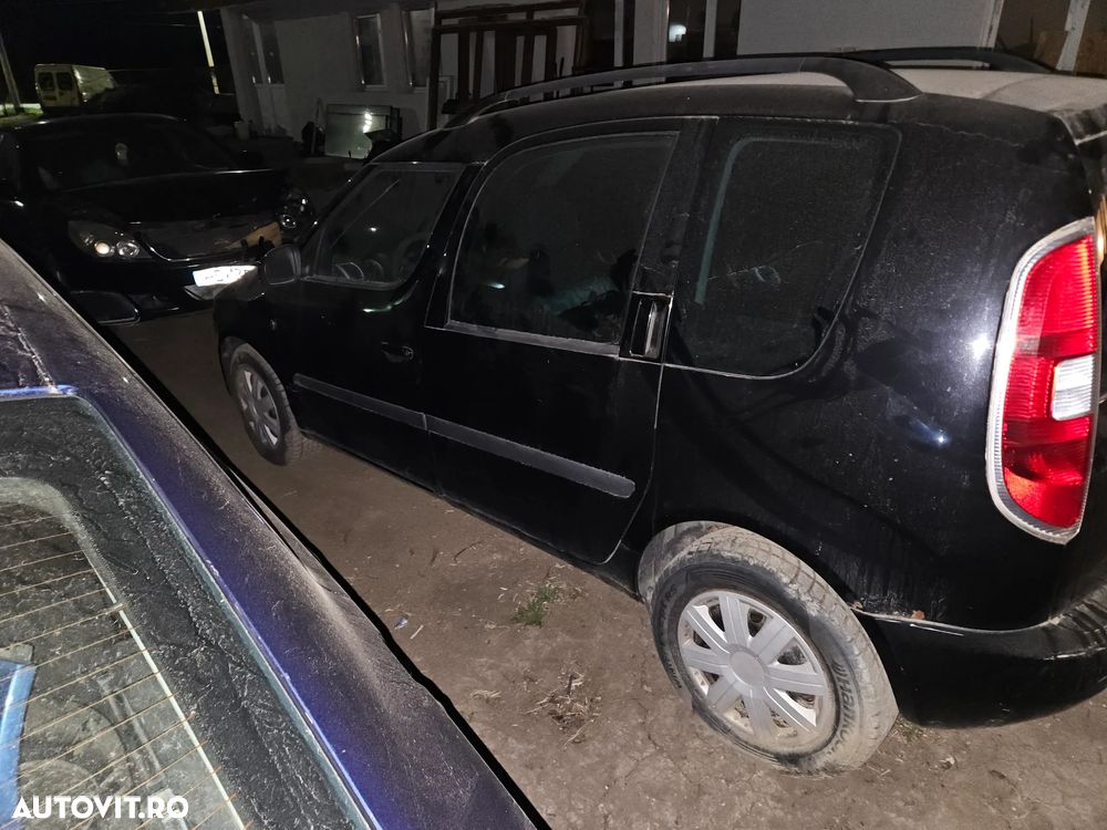 Dezmembrez skoda Roomster - 3