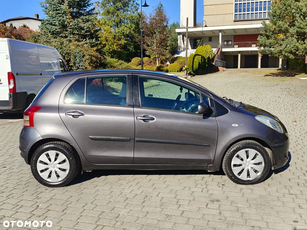 Toyota Yaris 1.3 Luna A/C - 27