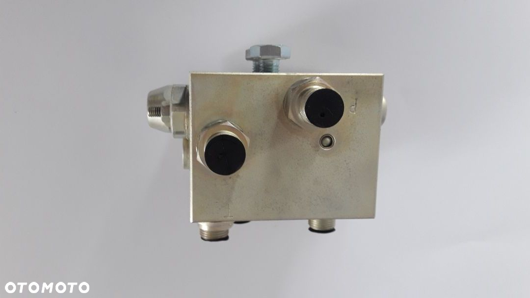 Kostka hydrauliczna pługa Kverneland  KK012742R ,  KN012742 - 2