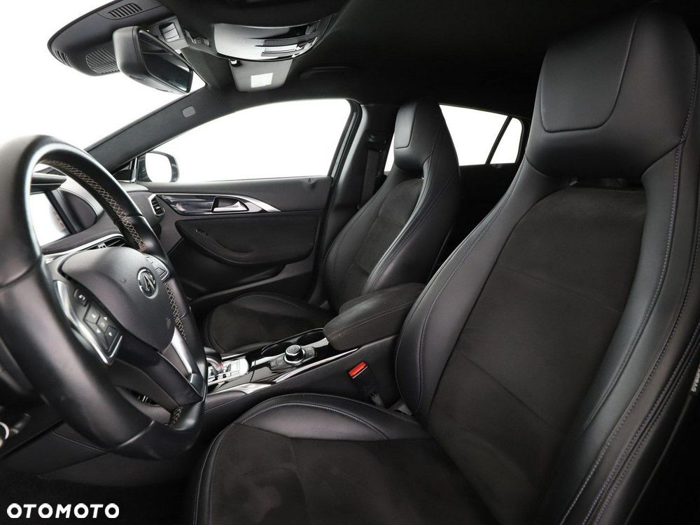 Infiniti Q30 2.0t Sport AWD 7DCT - 14