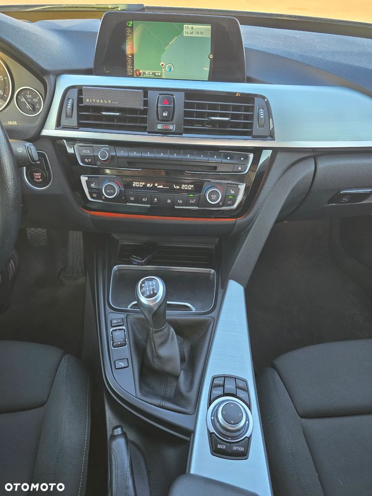 BMW 3GT 320d Sport Line - 29