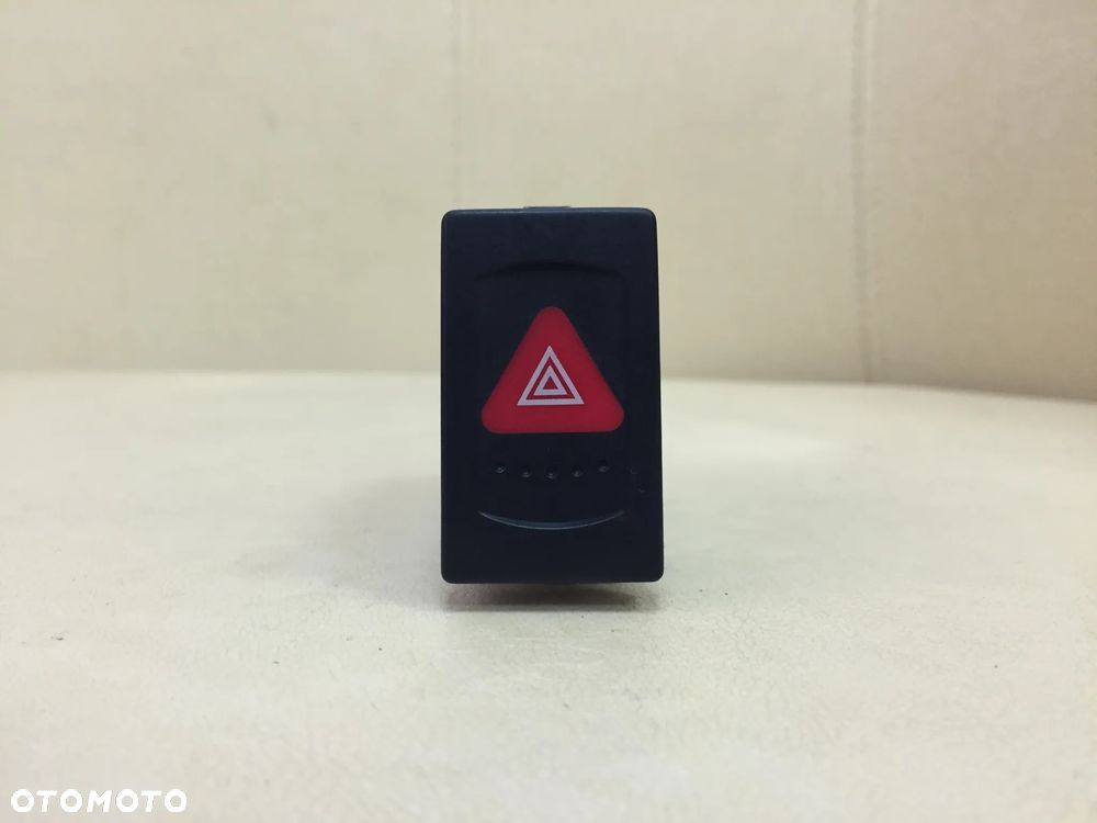 WŁĄCZNIK PRZYCISK PRZERYWACZ ŚWIATEŁ AWARYJNYCH VW PASSAT B5 FL 3B0953235D - 3