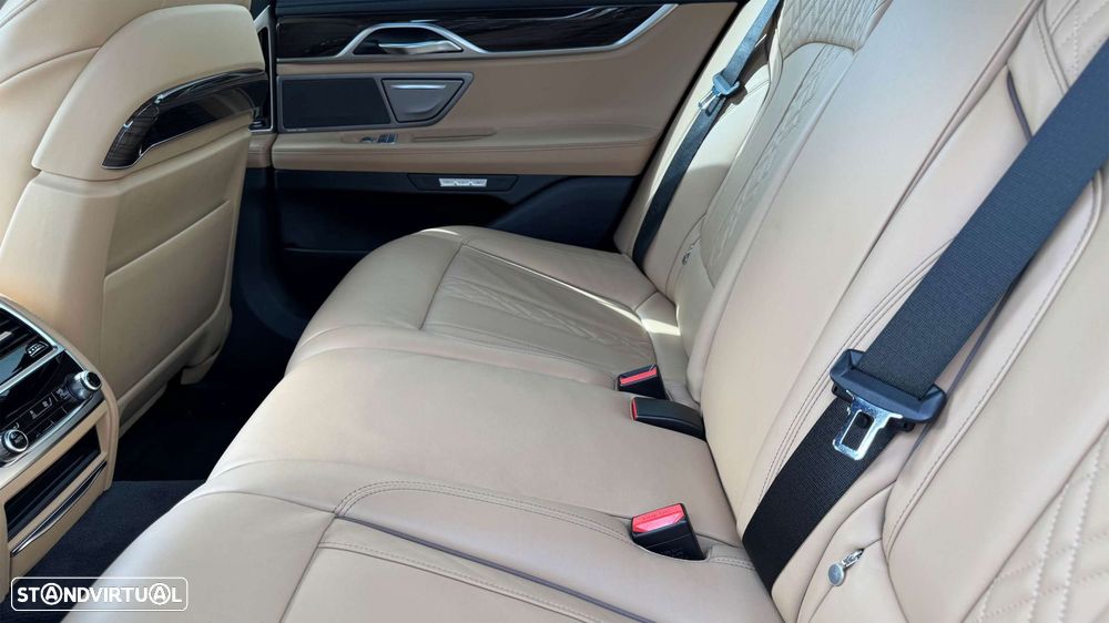 BMW 740 d xDrive Pack M - 18