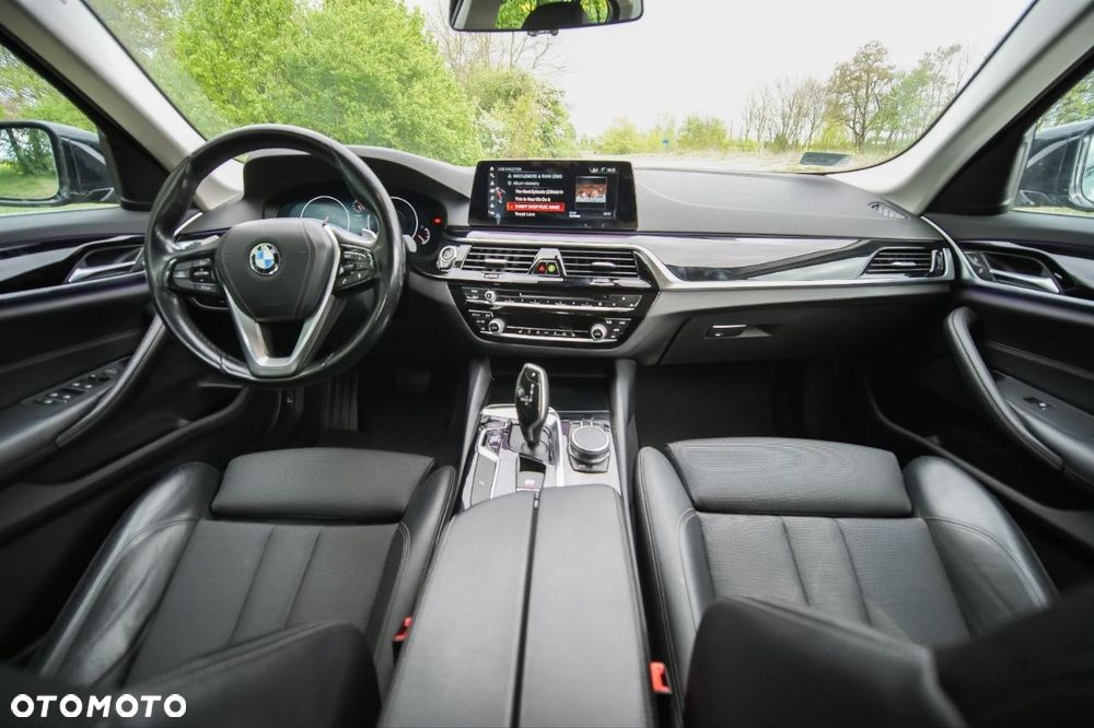 BMW Seria 5 518d Sport Line - 10