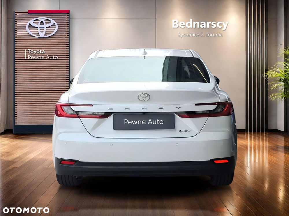 Toyota Camry - 4