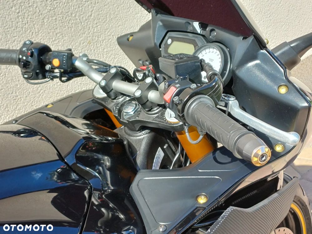 Yamaha FZ8 - 11
