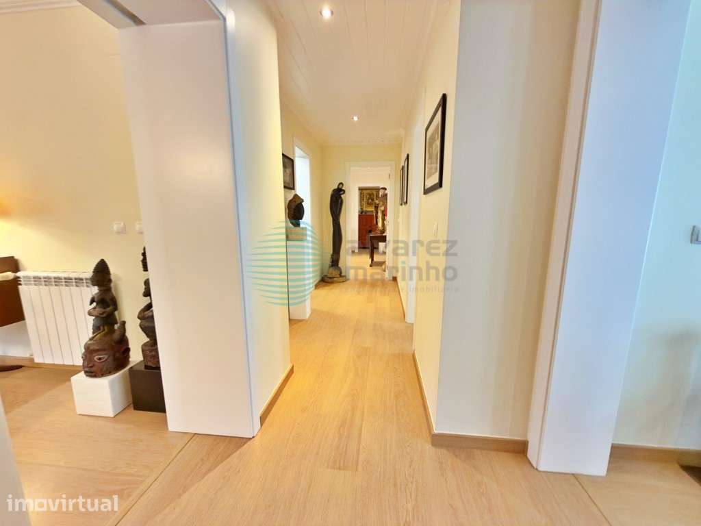 Apartamento T5, com 3 varandas, 2 lugares de estacionamento e Arrec... - Grande imagem: 2/45