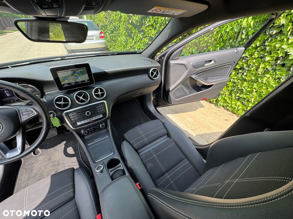 Mercedes-Benz Klasa A 180 7G-DCT AMG Line - 12