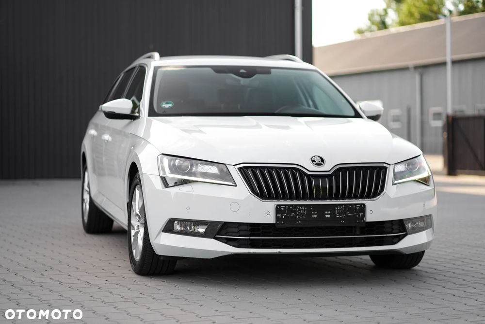 Skoda Superb 2.0 TDI Sportline DSG - 11