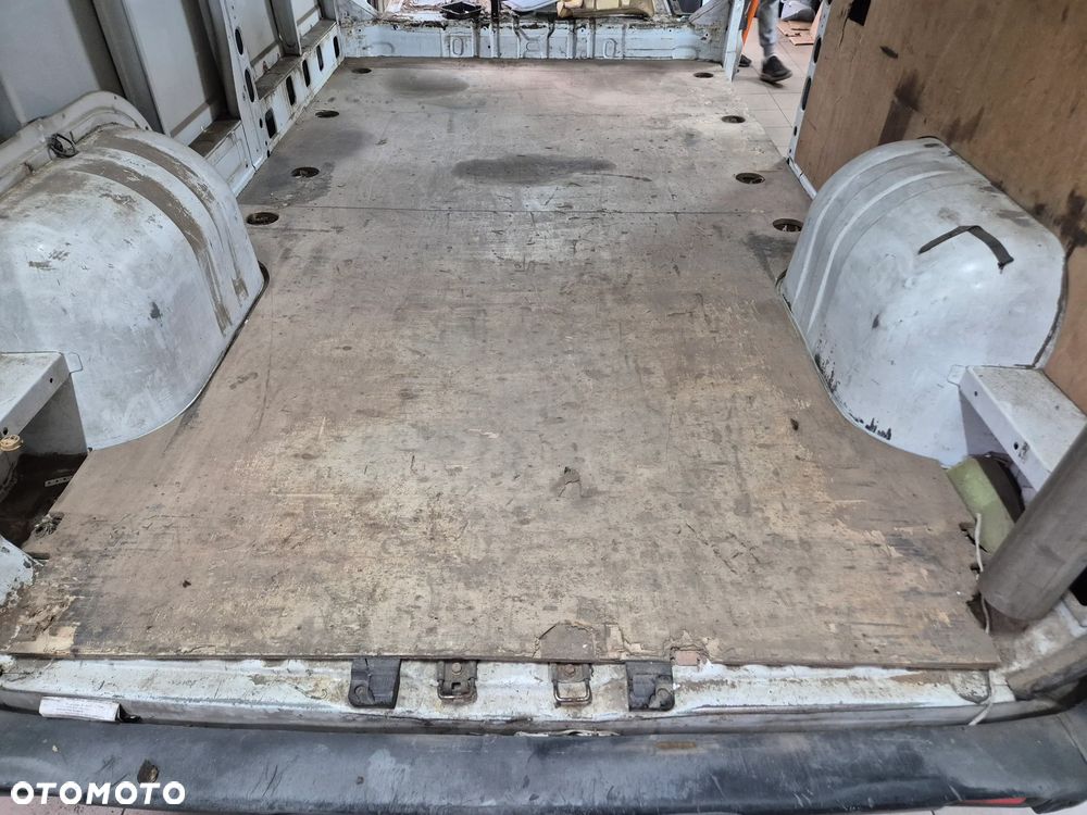WYBITKA PAKI ZABUDOWA PODŁOGA L2 ŚREDNIAK MASTER II MOVANO A INTERSTAR 98-10r. - 1