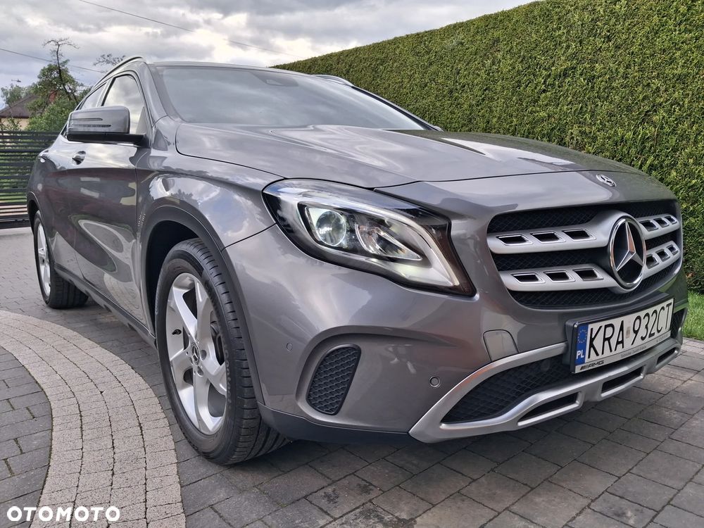 Mercedes-Benz GLA 180 AMG Line - 1