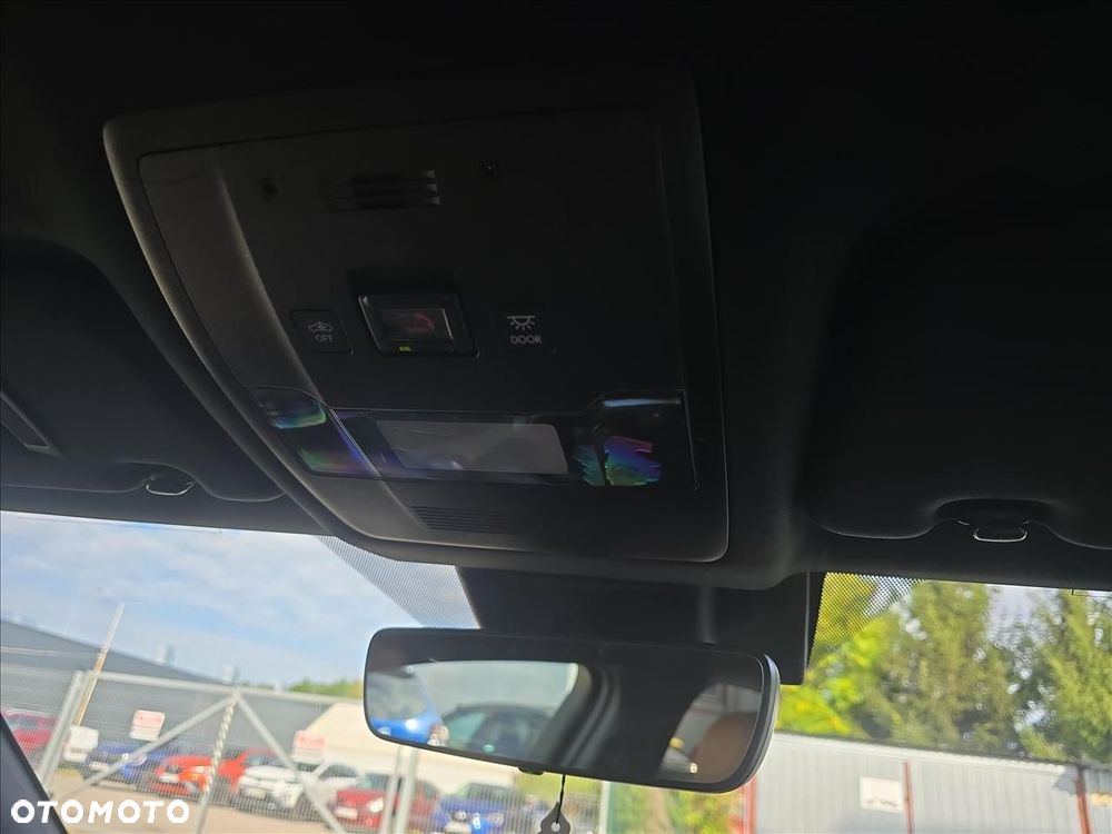 Lexus UX - 25