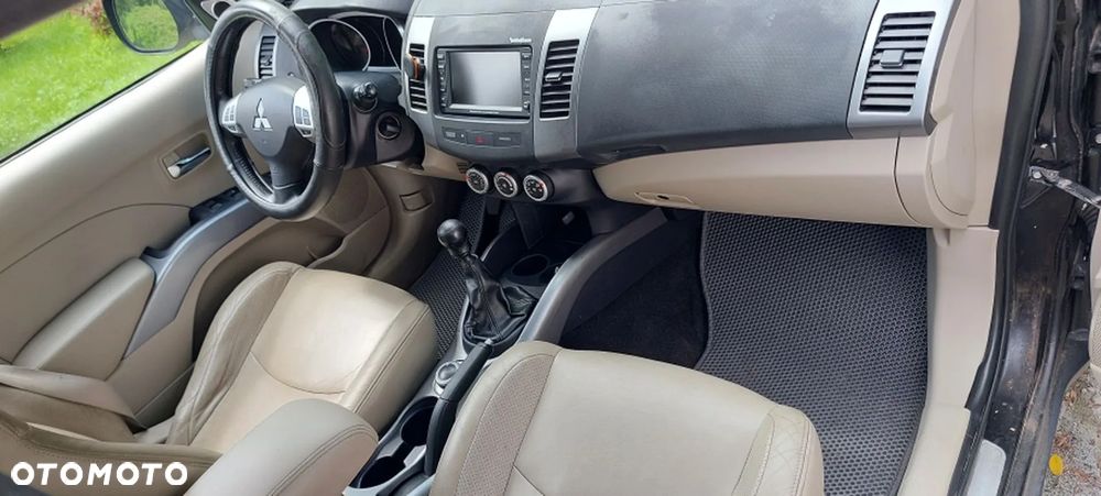 Mitsubishi Outlander 2.2 DID Instyle - 10