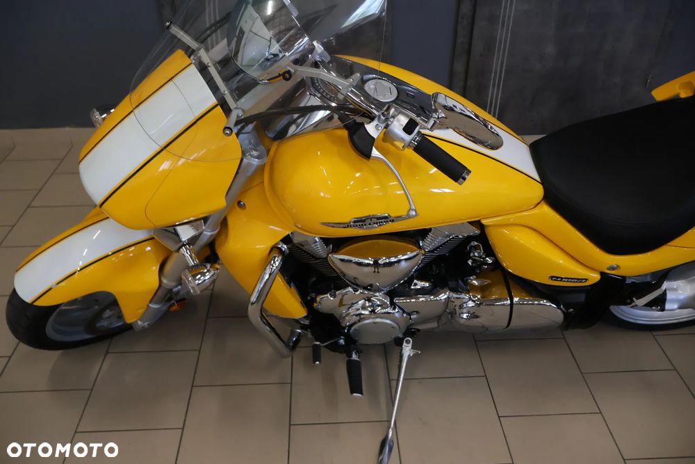 Suzuki Intruder - 32