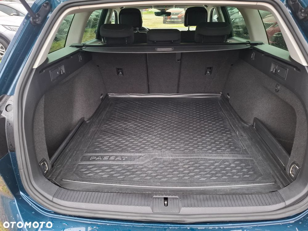 Volkswagen Passat - 17