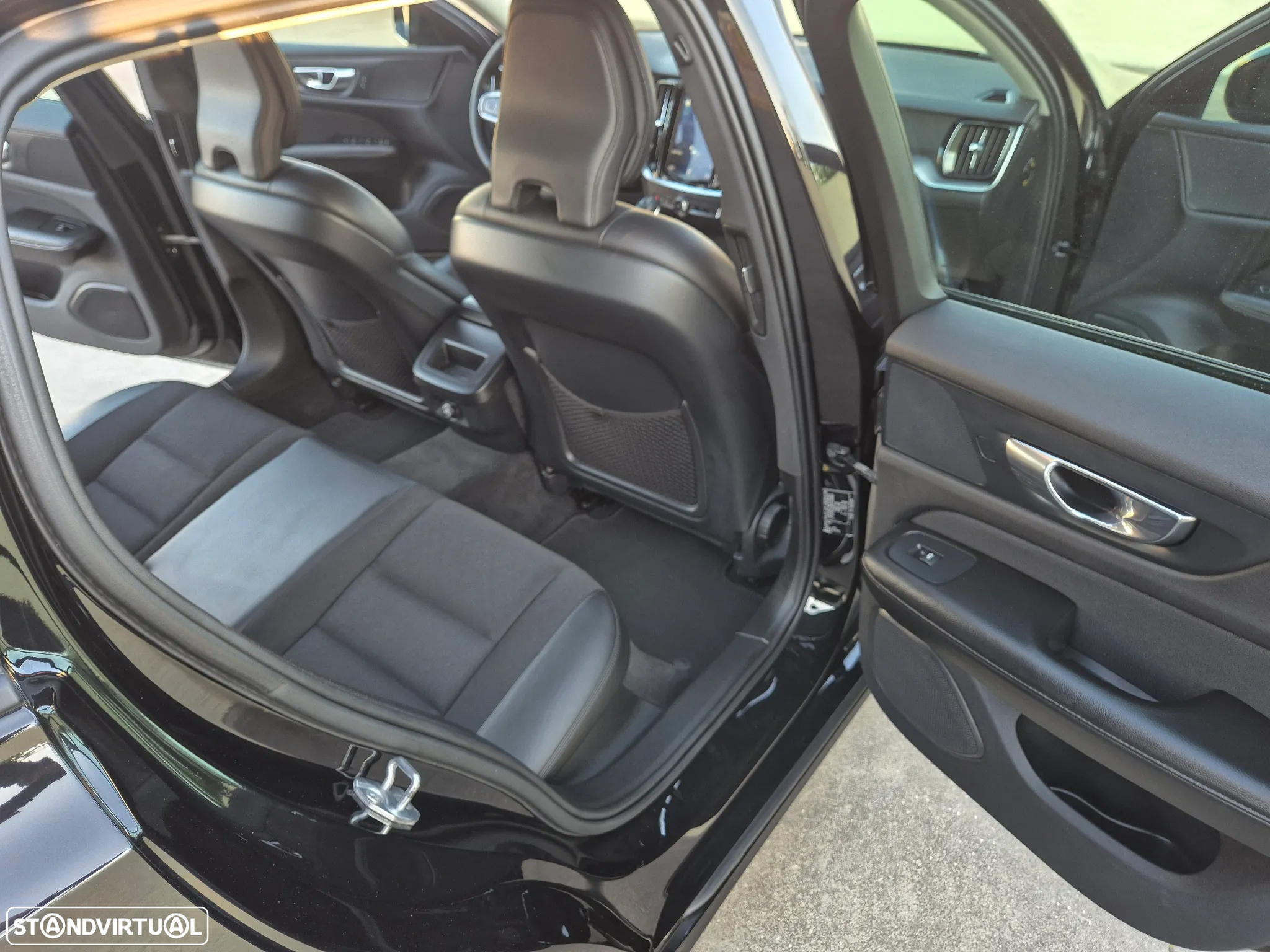 Volvo V60 2.0 D3 Momentum Plus Geartronic - 44