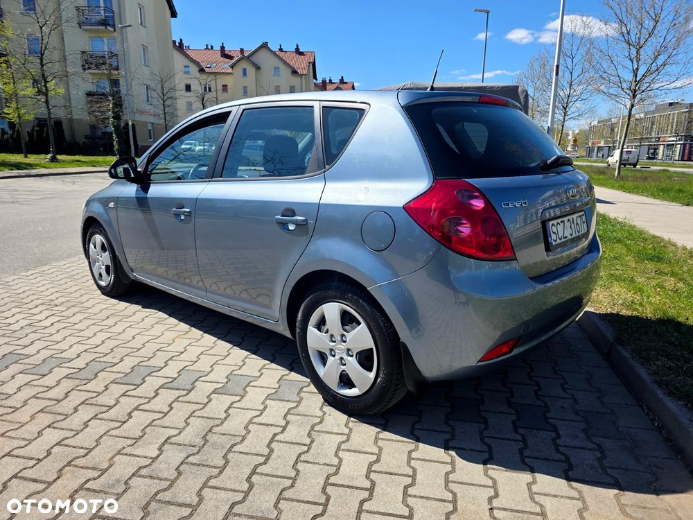 Kia Ceed 2.0 crdi Comfort + - 2