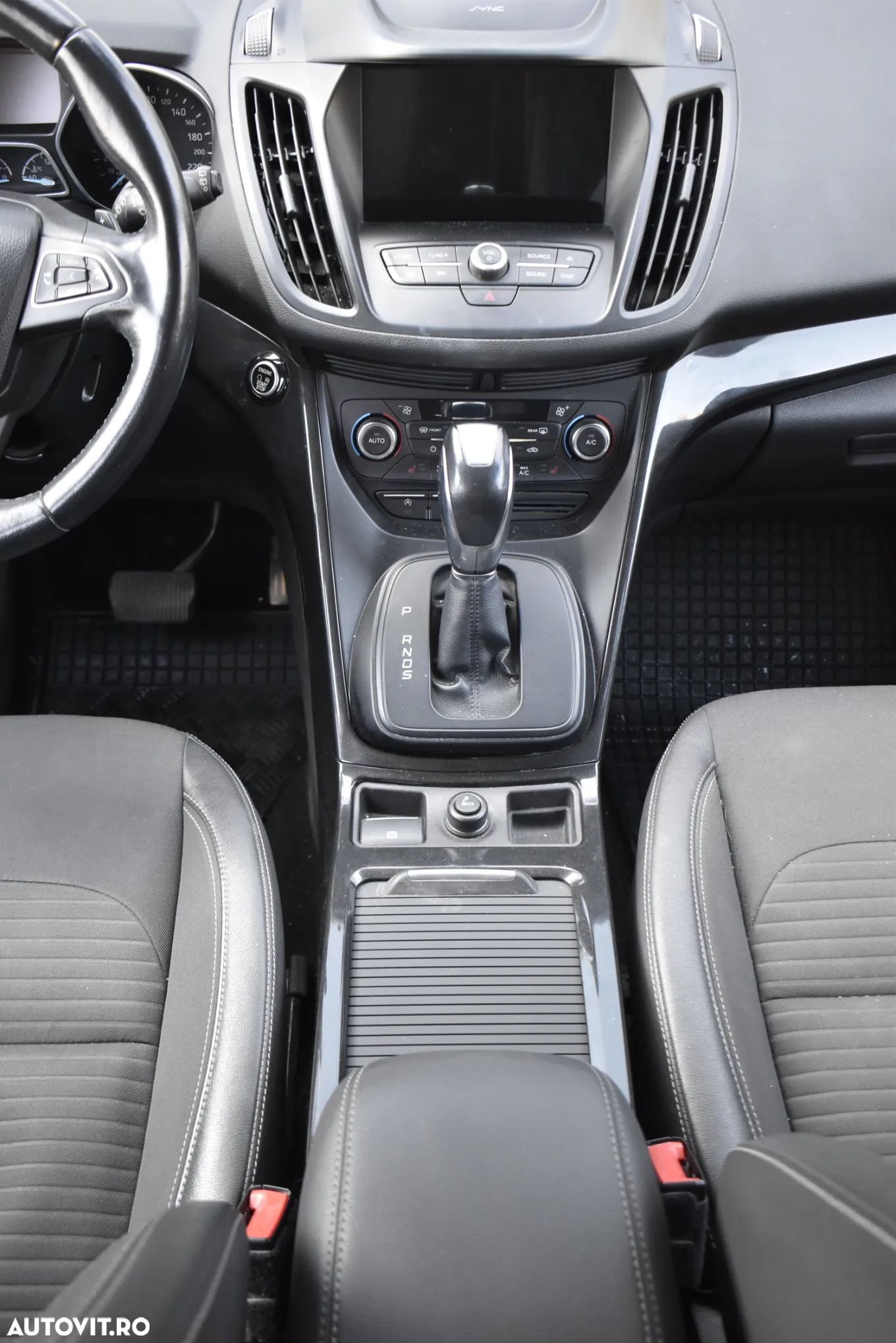 Ford Kuga 2.0 TDCi 4WD Powershift Titanium - 32
