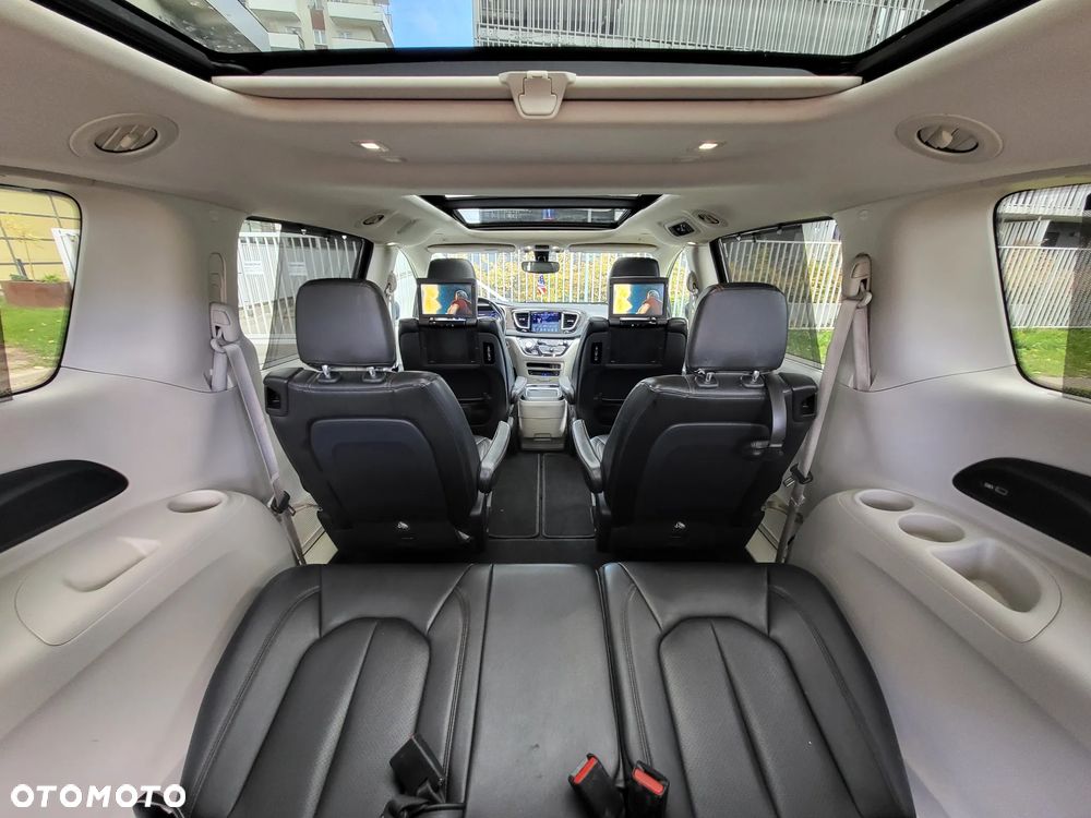 Chrysler Pacifica - 26