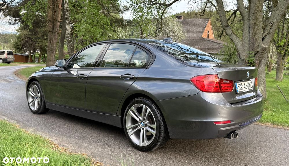 BMW Seria 3 328i xDrive Sport Line - 11