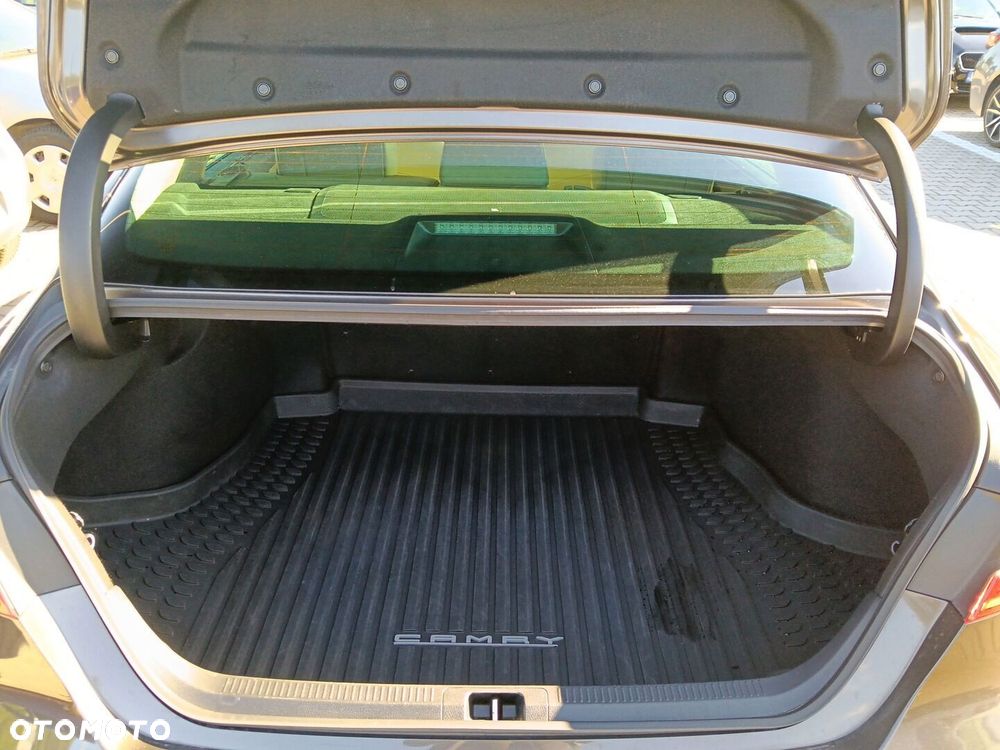 Toyota Camry 2.5 Hybrid Executive CVT - 16
