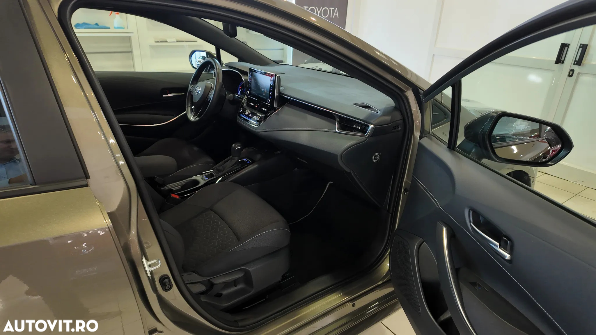Toyota Corolla 1.8 Hybrid Touring Sports - 11