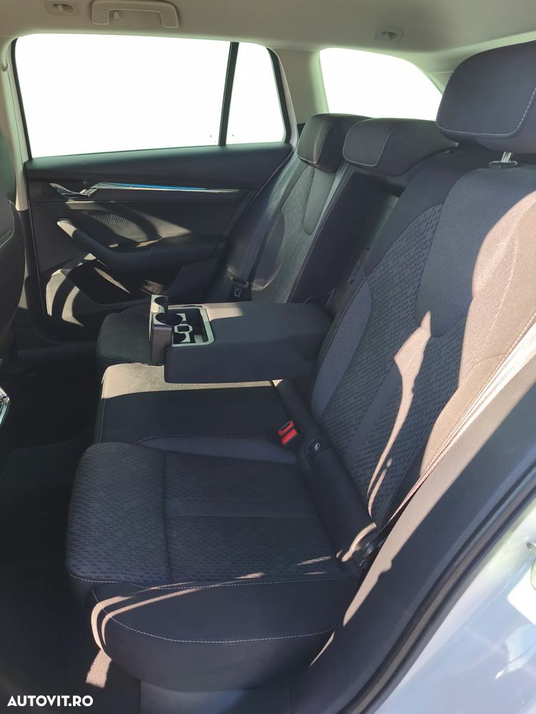 Skoda Octavia Combi 2.0 TDI DSG Style - 17