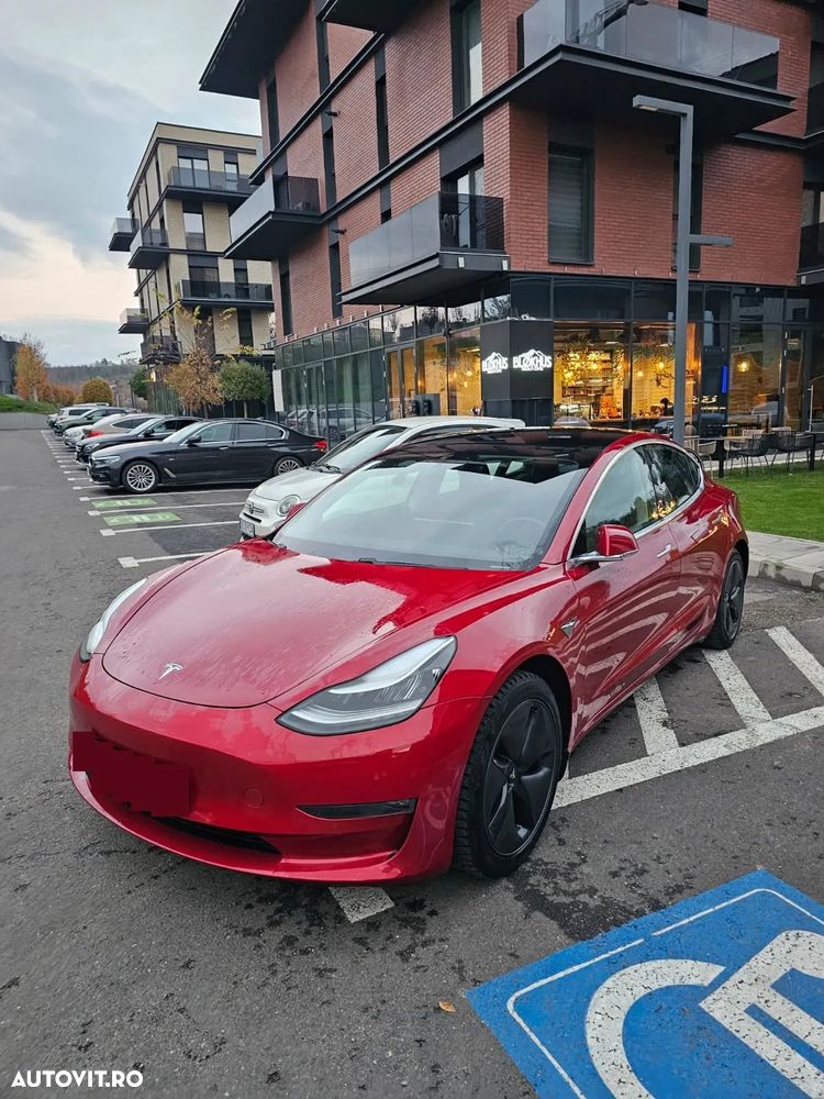 Tesla Model 3 - 1