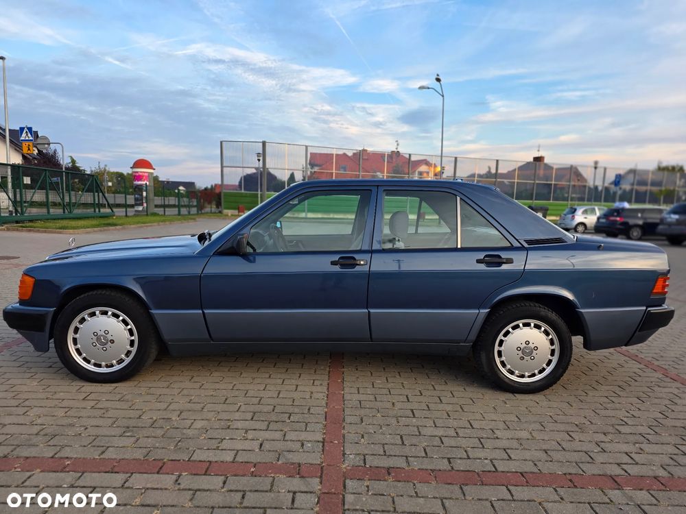 Mercedes-Benz W201 (190) - 13