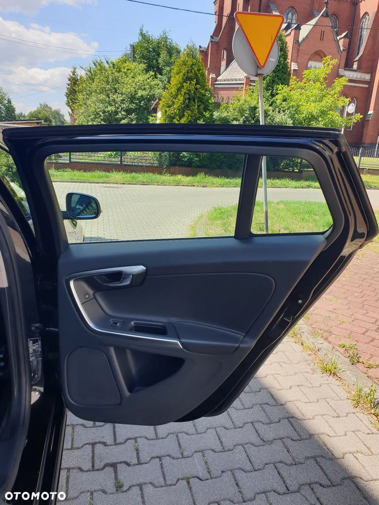 Volvo V60 D3 Geartronic Summum - 33