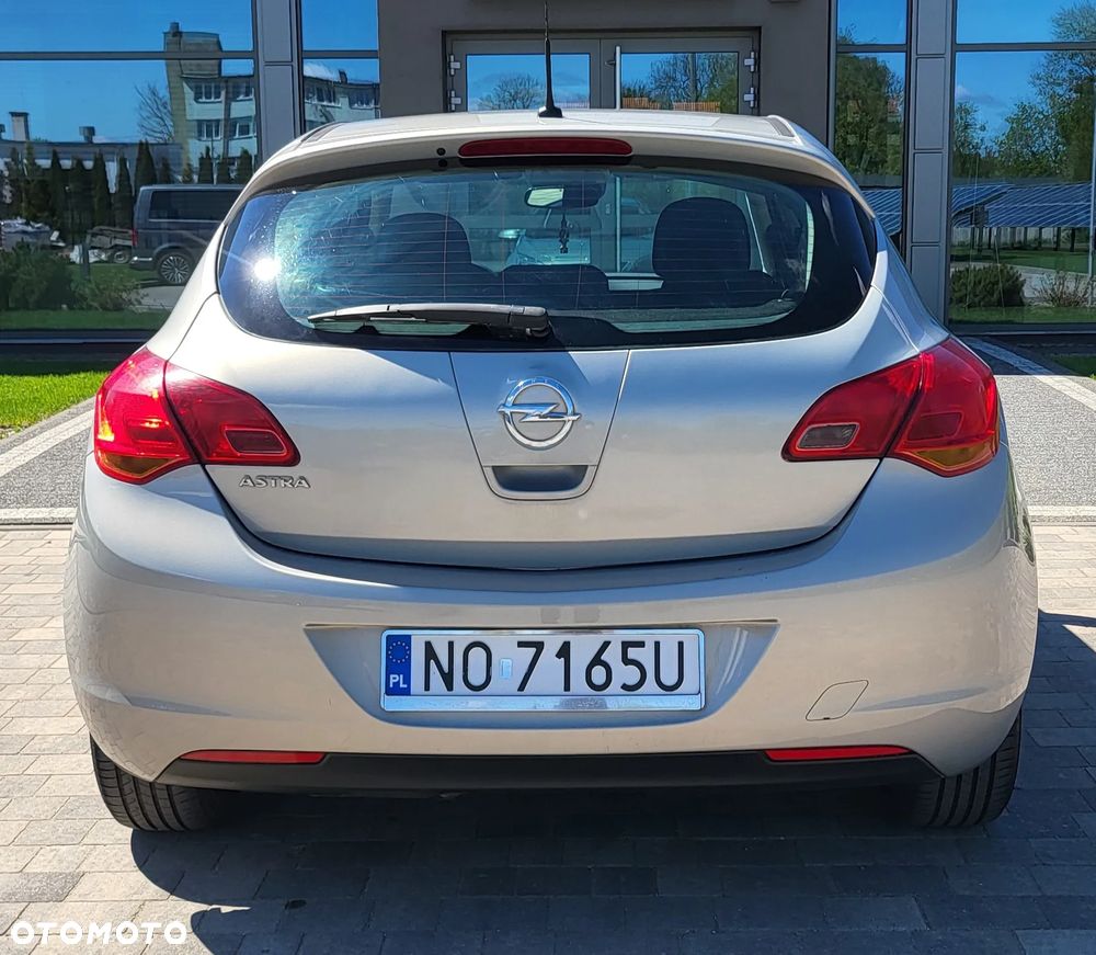 Opel Astra 1.6 Style - 9