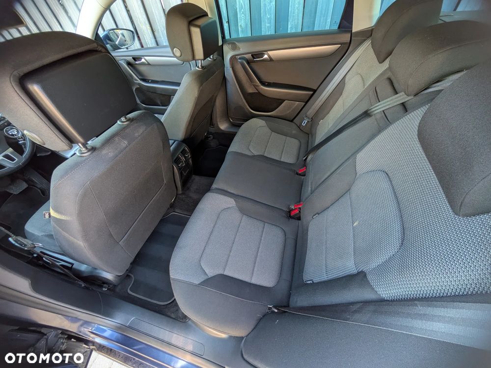 Volkswagen Passat - 13