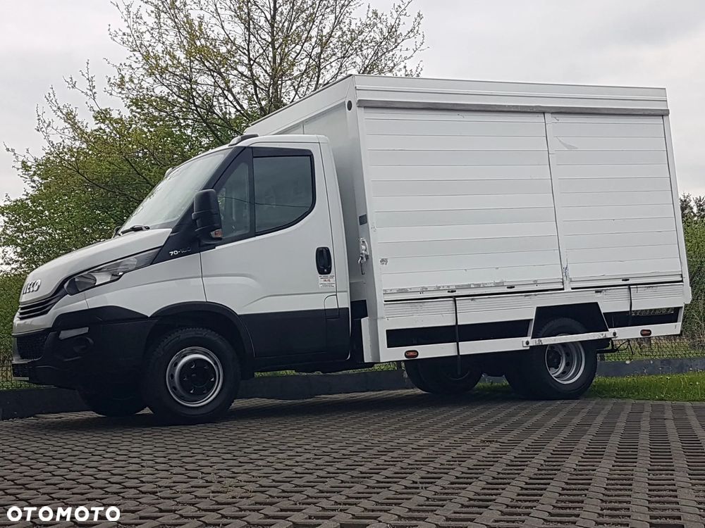 Iveco 70C18 KONTENER ROLETY BOK DO TRANSPORTU WODY 3,23x2,21x1,86 KLIMA DMC 7000KG RAMA PODWOZIE - 35