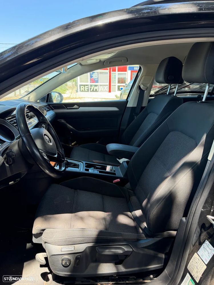 VW Passat Variant 1.6 TDI Confortline DSG - 6