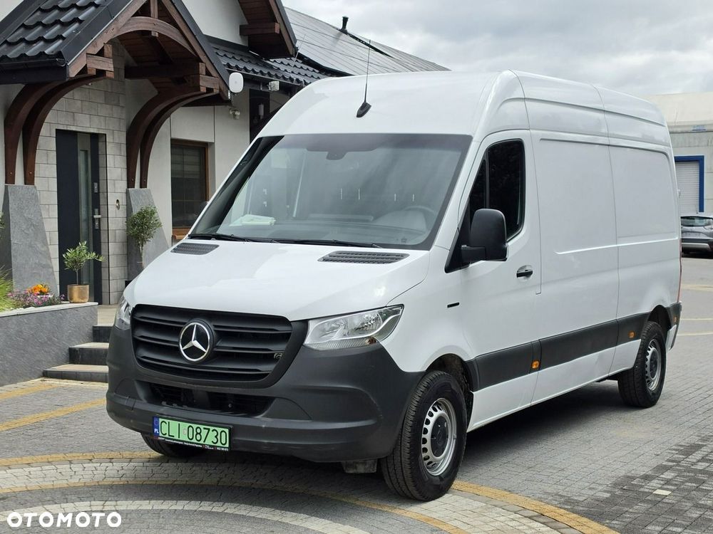 Mercedes-Benz Sprinter - 2