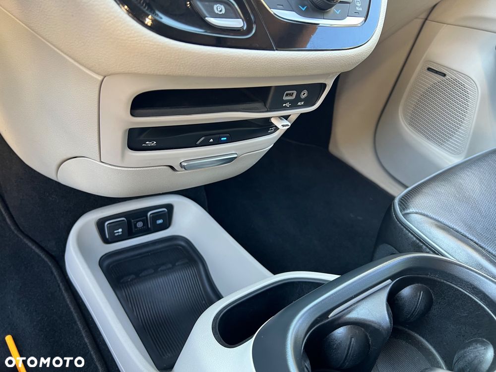 Chrysler Pacifica - 32
