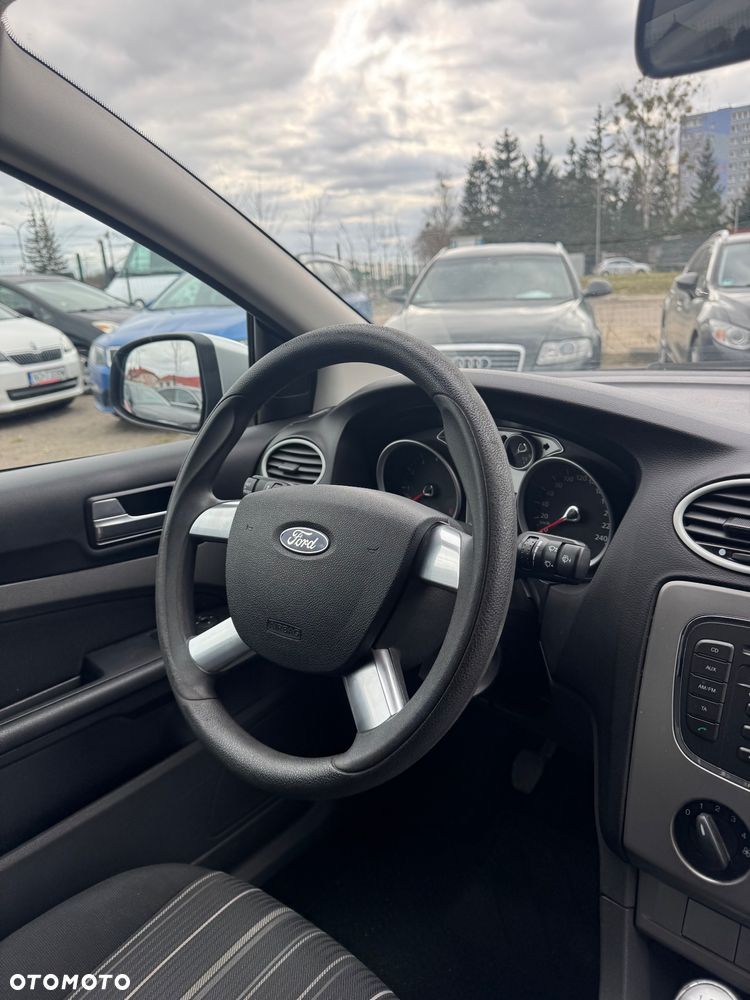 Ford Focus 1.6 Ambiente - 22