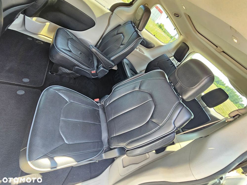 Chrysler Pacifica - 21