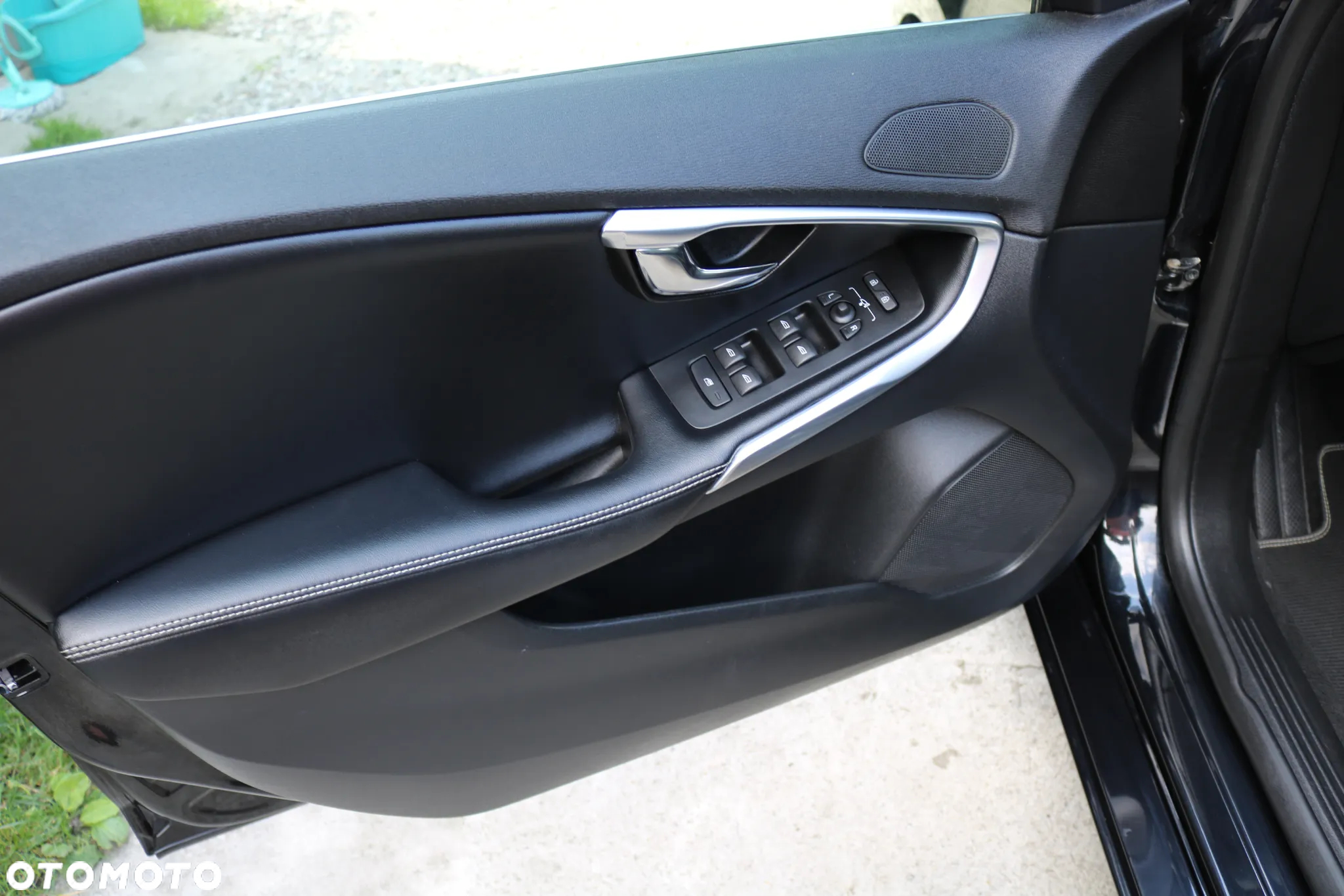 Volvo V40 D4 Drive-E R-Design Momentum - 4