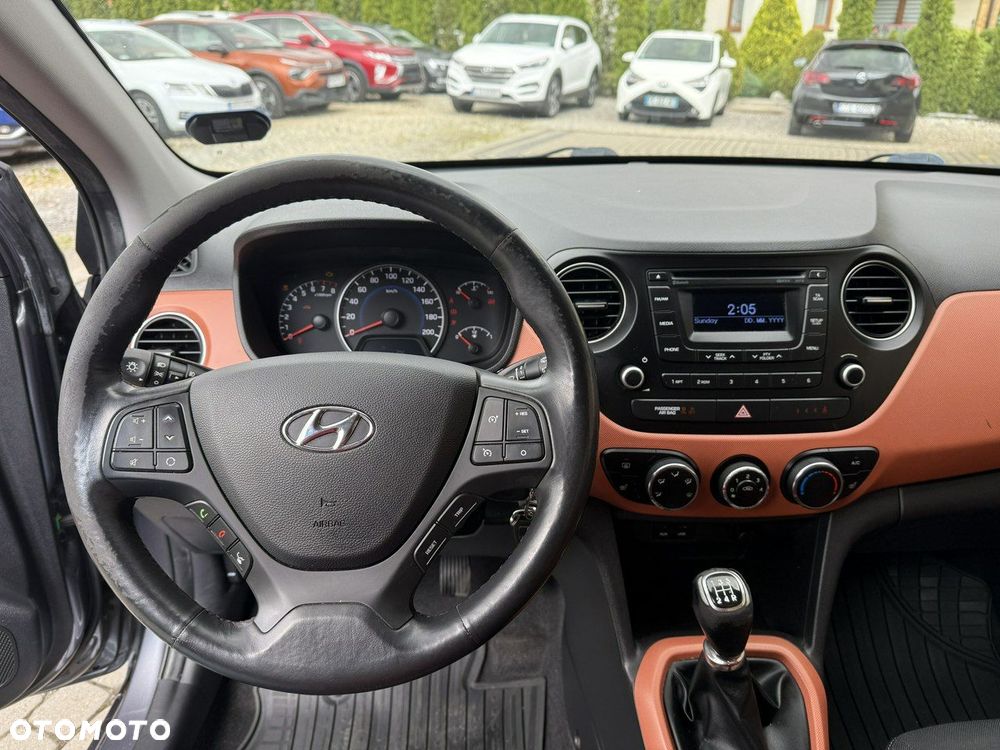 Hyundai i10 1.0 Fifa World Cup Edition - 17