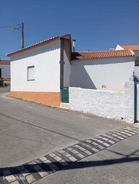 Vendo edifício com duas divisões e logradouro - Grande imagem: 2/6