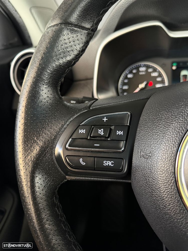 MG ZS Luxury - 19
