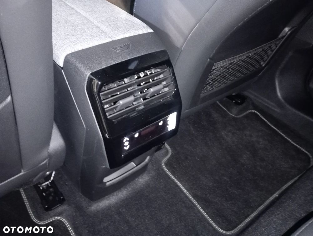 Peugeot 5008 1.2 PureTech mHEV GT S&S e-DCS6 - 11