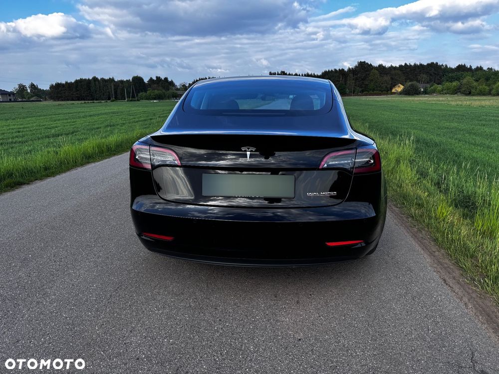 Tesla Model 3 - 4