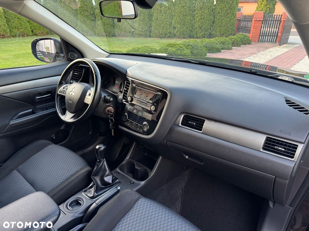 Mitsubishi Outlander 2.0 Intense 2WD - 16
