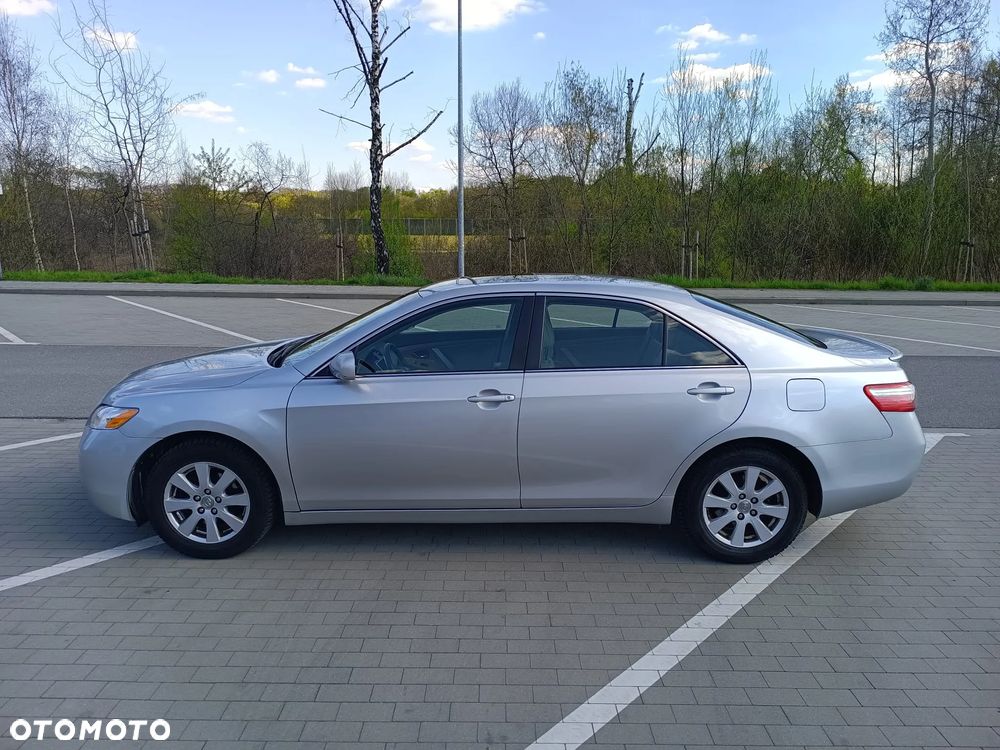 Toyota Camry - 2