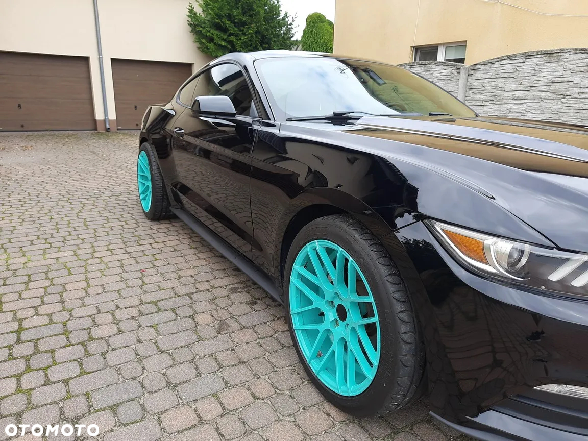 Ford Mustang - 4