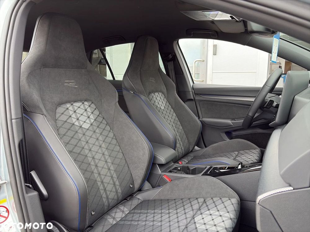 Volkswagen Golf 1.5 eTSI mHEV R-Line Plus DSG - 23
